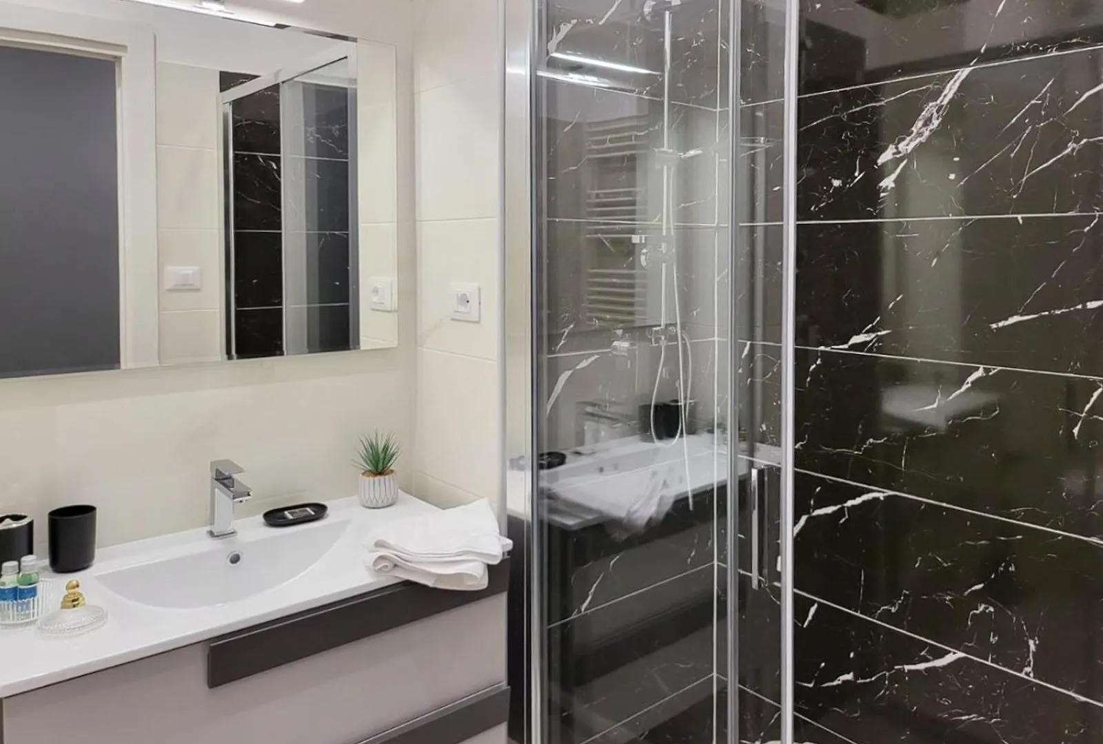 Trastevere Exclusive Three Bedroom Apartment - Top Collection Rome Italy