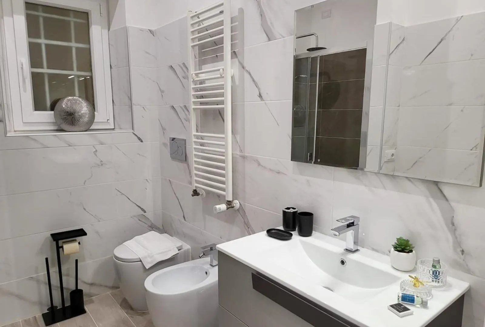 Trastevere Exclusive Three Bedroom Apartment - Top Collection Rome Italy