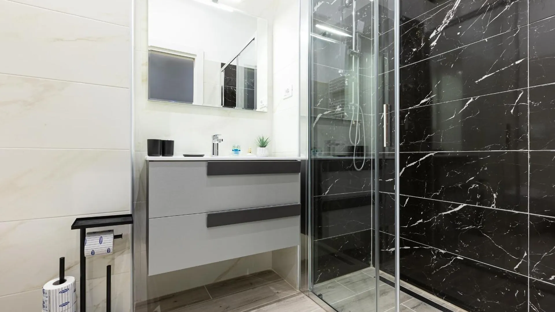 Trastevere Exclusive Three Bedroom Apartment - Top Collection Rome