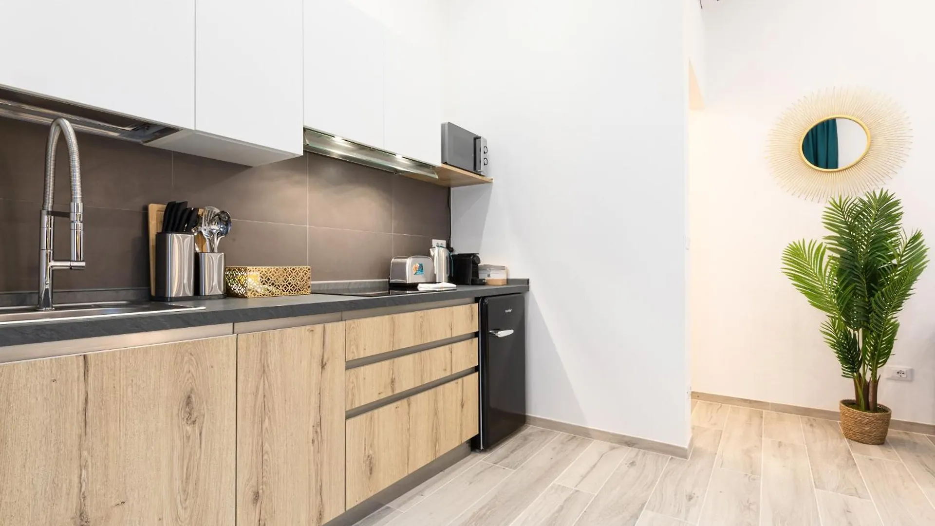 Trastevere Exclusive Three Bedroom Apartment - Top Collection Rome
