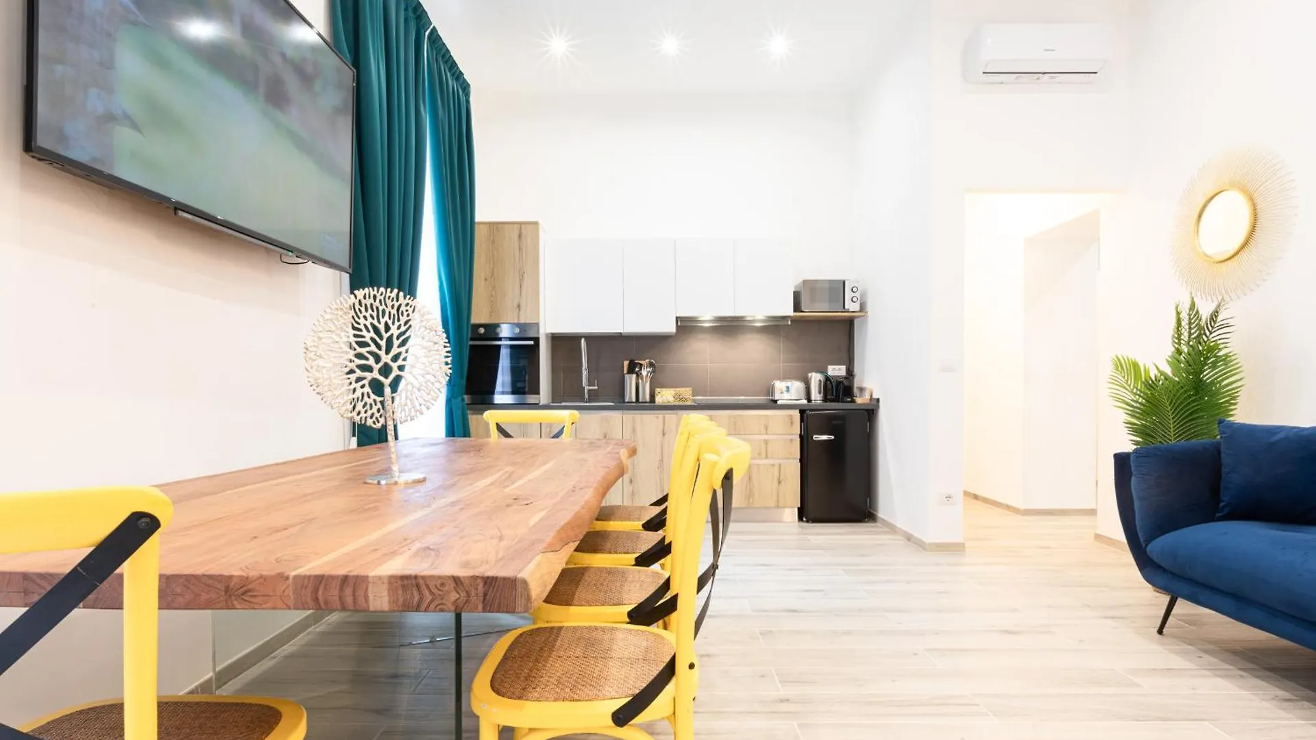 Trastevere Exclusive Three Bedroom Apartment - Top Collection Rome 0*,  Italië